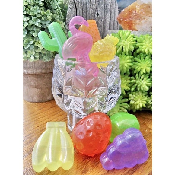 New Summer Strawberry, Mixed Fruit, Flamingo, Cactus Reusable Ice Cubes Set of 8 - Picture 1 of 10